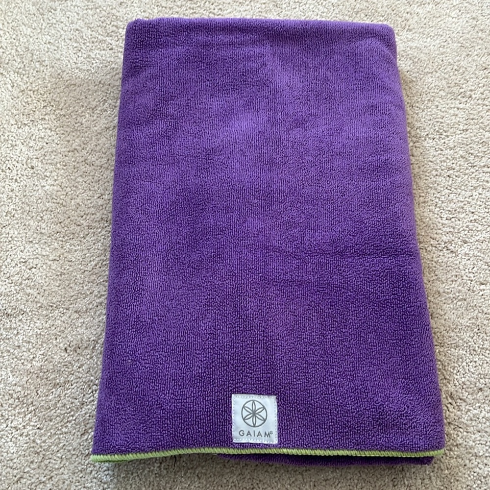 Gaiam Stay Put Yoga Mat Towel